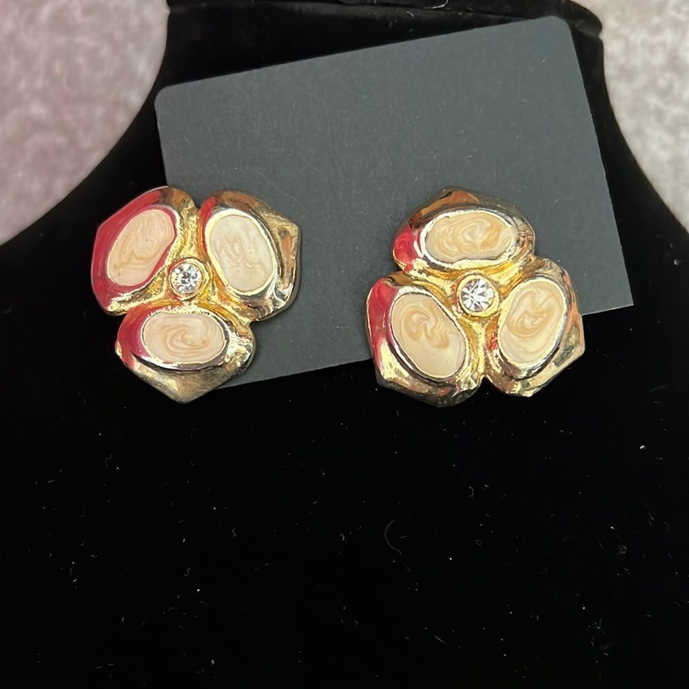 Vintage Gold and Enamel Flower Clip on earrings